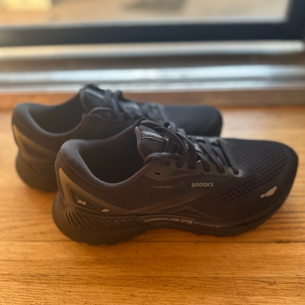 Brooks Adrenaline GTS 23, women’s size 8.5 D